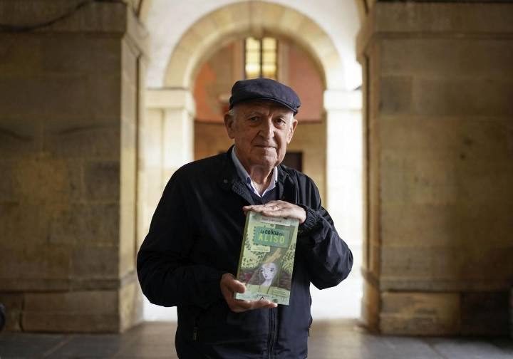 El aliso de Anjel Lertxundi «cobra nueva vida» con su traducción al castellano