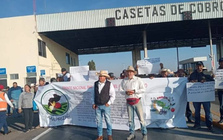 México: Transportistas y campesinos bloquean carreteras en al menos 20 estados