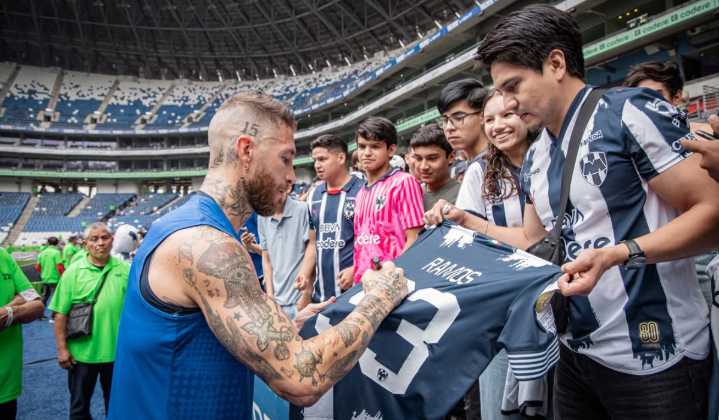 Rayados abre las puertas del BBVA para recaudar juguetes para niños en navidad