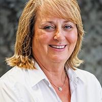 Kim Kuchenbrod inducted into hall of fame