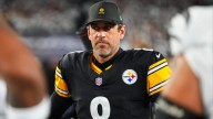 Steelers make Aaron Rodgers bench decision after veteran QB offers NSFW moment to cameras before Bears game