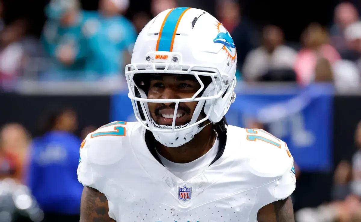 NFL insider reveals why no team traded for Dolphins WR Jaylen Waddle despite rumors