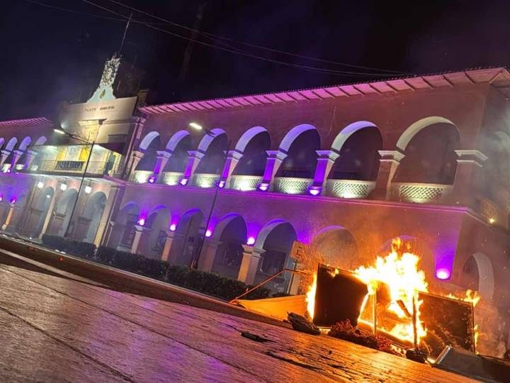 Diez detenidos tras incendio del Palacio Municipal de Apatzingán