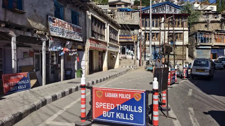 Kargil Traffic Curbs on November 23; Srinagar-Bound Travellers Advised to Use Bypass