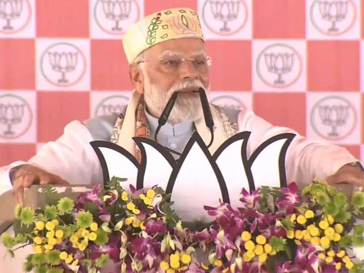 PM Modi takes potshots at RJD, Congress