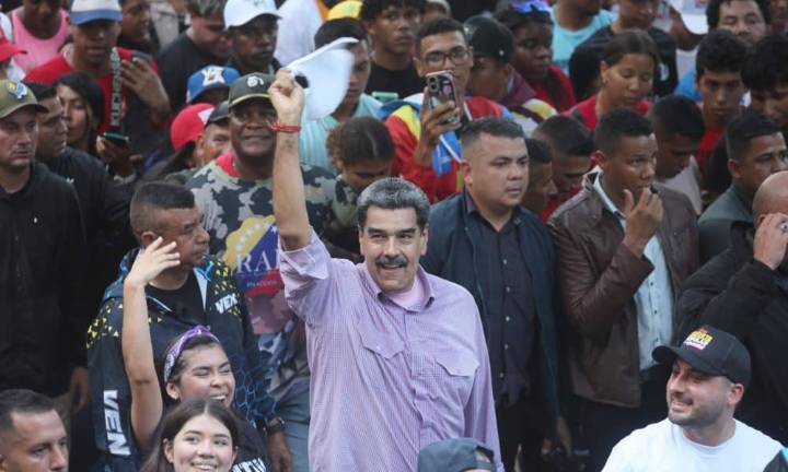 Jóvenes chavistas se comprometen a dar la “vida misma por el futuro en paz” de Venezuela