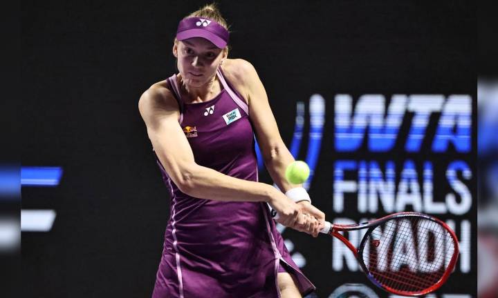 WTA finals: Rybakina stuns Swiatek to reach semi