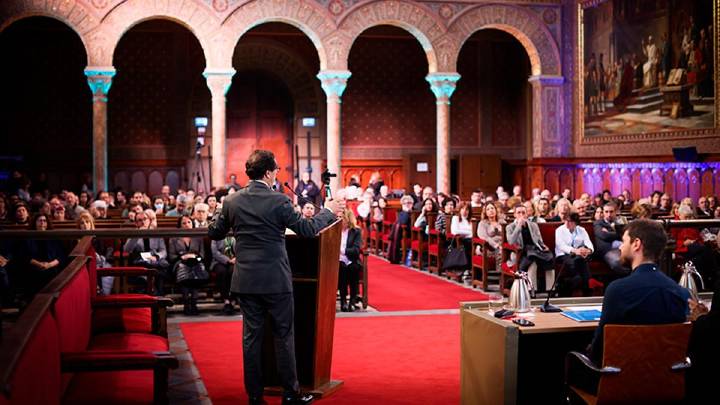 La UB aprueba un nuevo Estatut que redefine su futuro y refuerza la autonomía universitaria