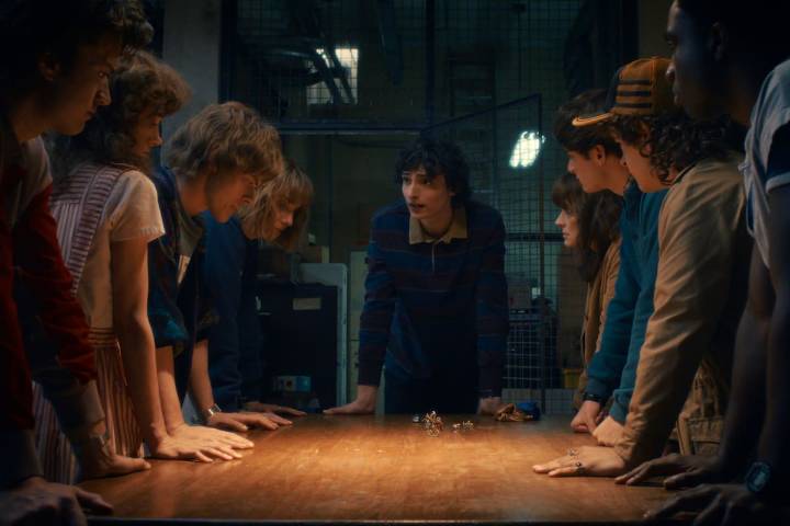 Llegó el final. Netflix despide Stranger Things con paseos en bici y bombardeo de productos