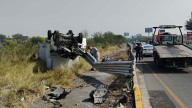 Impresionante. Hombres se salvan de morir tras accidente en Guadalupe; una valla metálica atravesó su camioneta