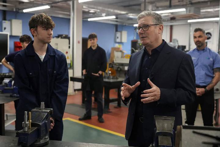 Starmer suprimirá el acceso automático a las ayudas sociales para los solicitantes de asilo