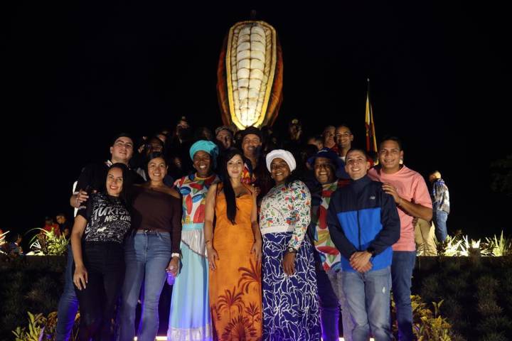 Gobierno de Aragua inauguró Monumento al Cacao en la avenida José Casanova Godoy