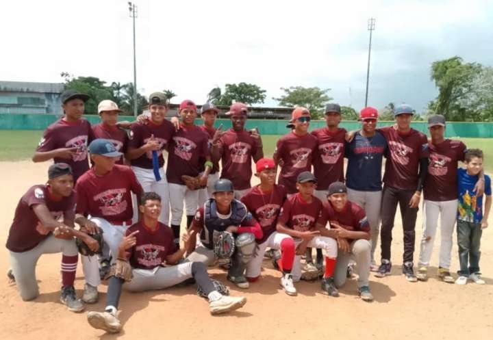 Béisbol federado se luce en el Isaías «Látigo» Chávez con intercambio junior