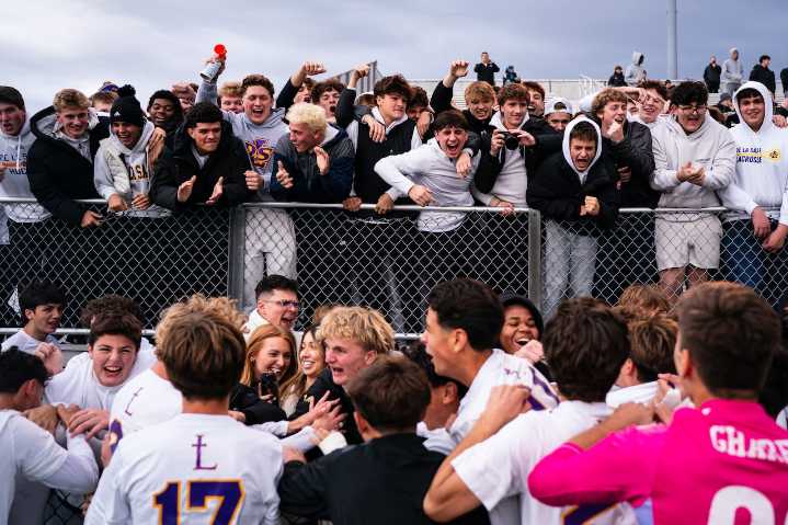 See Warren De La Salle defeat Hudsonville Unity Christian for MHSAA D2 boys soccer state title