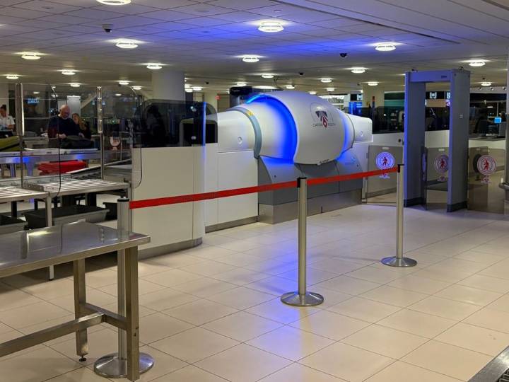 These scanners let Canadian flyers leave laptops, liquids in carryons