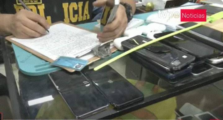 Surco: Polícia incauta celulares robados en las galerías Polvos Rosados y Galindo