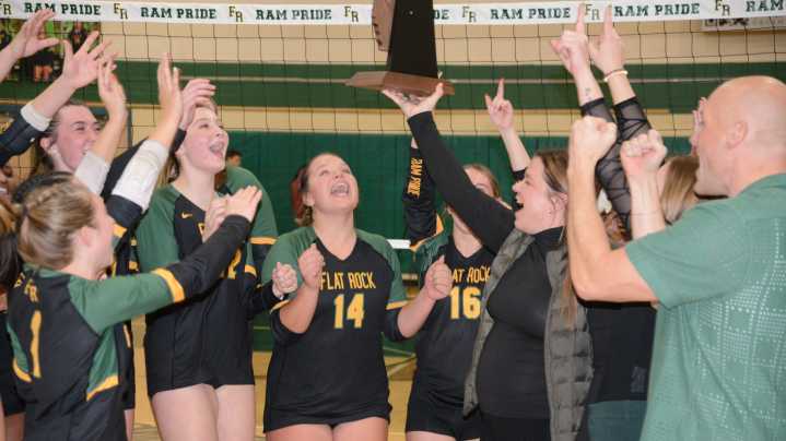 Comebacks help Flat Rock, SMCC continue volleyball state