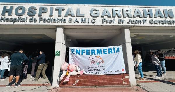 Tras meses de conflicto, el Gobierno anunció un aumento del 60% para el personal del Garrahan