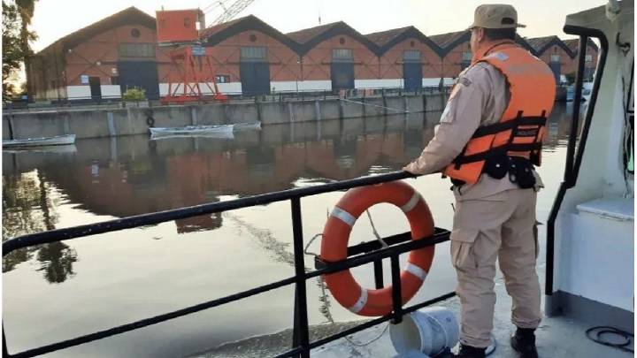 Gualeguaychú: seis personas fueron rescatadas tras hundirse su embarcación en el río