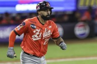 Águilas saca ventaja de Tiburones en el Universitario y sigue sumando