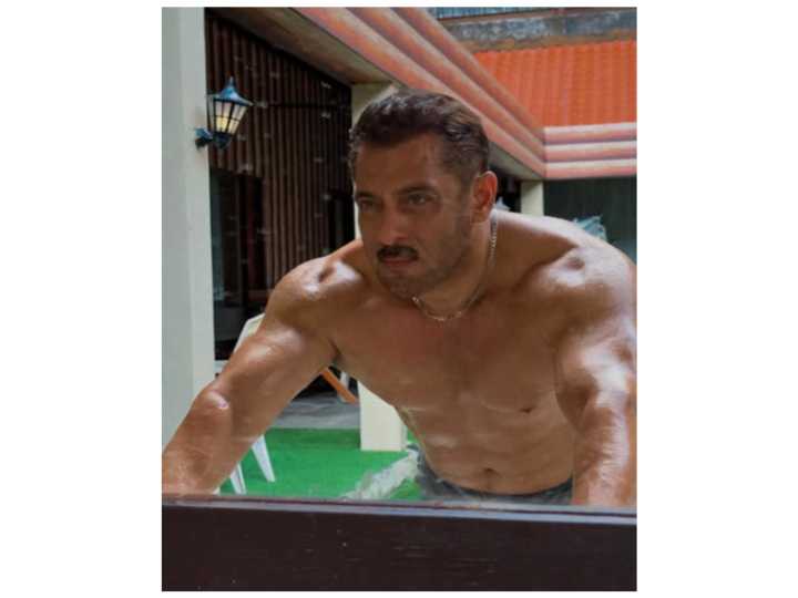 Salman flaunts his ripped body after his workout session