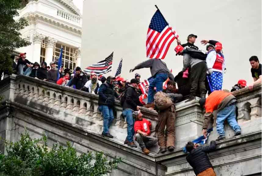 Trump celebra la dimisión del director general de la BBC por manipular su “perfecto” discurso ante el Capitolio