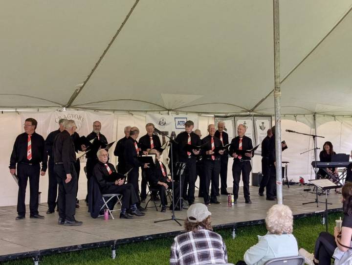 Josephburg Men’s Chorus and Bells in Harmony set to host Christmas Concert