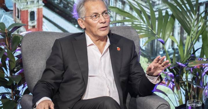 Head of culture select committee advises against replacing BBC chairman