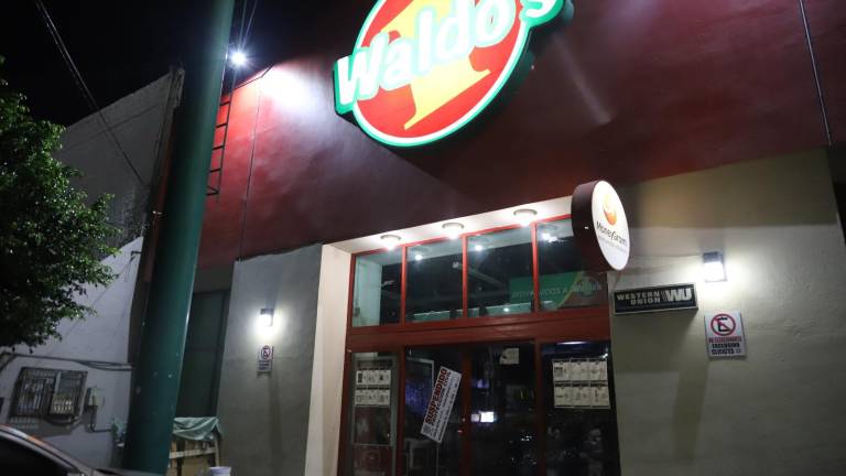 Suspende Protección Civil dos tiendas Waldo’s en Mazatlán