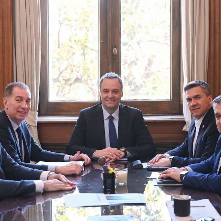 El Gobierno suma apoyo de gobernadores para el Presupuesto 2026: acordó con el de Chaco y recibirá al de Río Negro