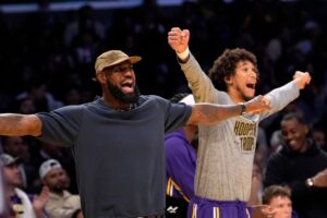 LeBron James ready for contact basketball activity as he works toward season debut for Lakers