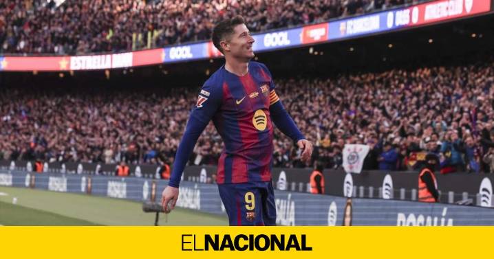 Lewandowski, muy preocupado, y no es el único, porque el Barça juega con diez