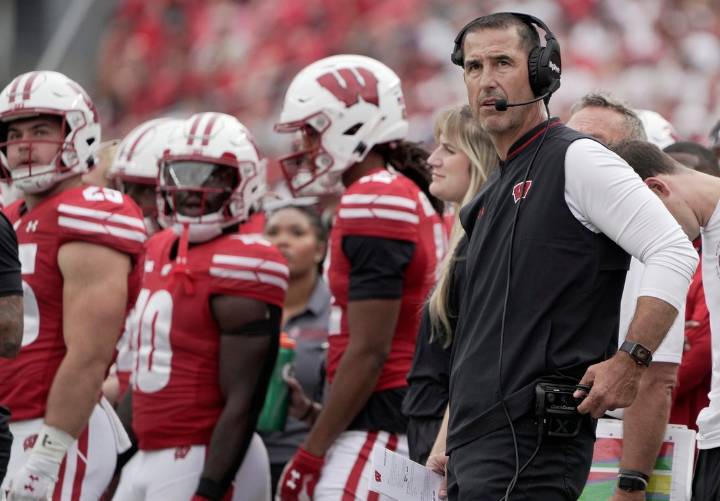 Deadspin | Wisconsin AD: Luke Fickell to return as coach in 2026