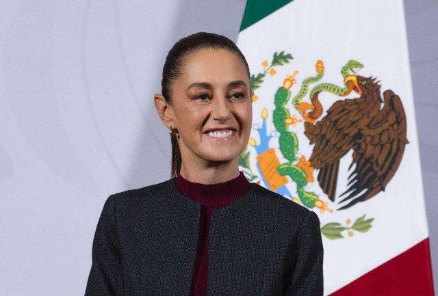 Sheinbaum resalta valentía de Fátima Bosch tras triunfo en Miss Universo