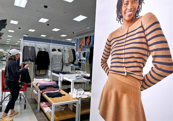 National Retail Federation predicts first $1 trillion holiday shopping season