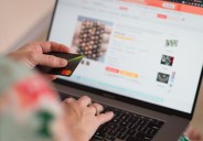 Demanda a Amazon por muñecas sexuales infantiles