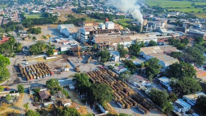 Inicia la zafra 2025-2026 en Zacatepec: Entregan cosechadoras para productores cañeros