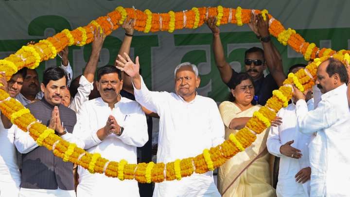 Live: Nitish Kumar to resign today, be elected NDA leader before government formation