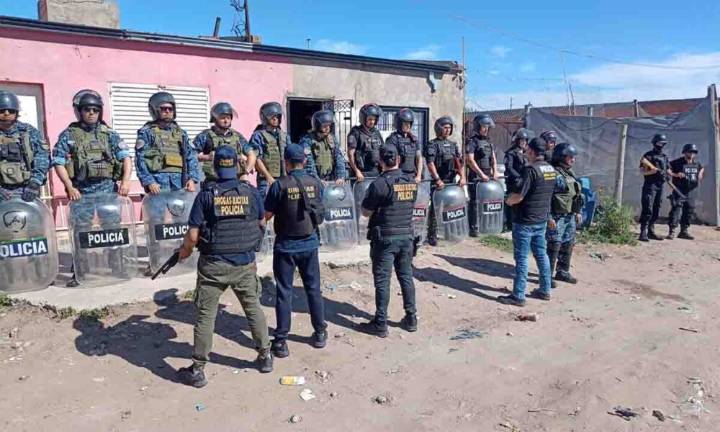 Detienen a un hombre por narcotráfico: le secuestraron cocaína y un arma