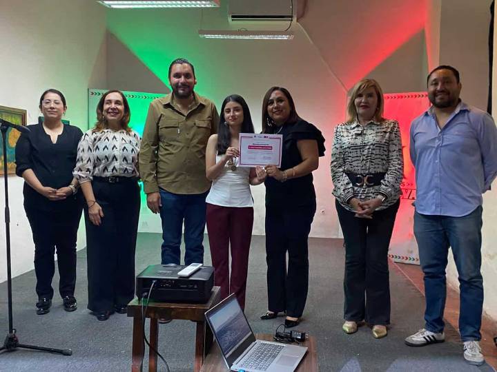 Carlos Villarreal Pérez entrega reconocimientos a jóvenes artistas en Monclova