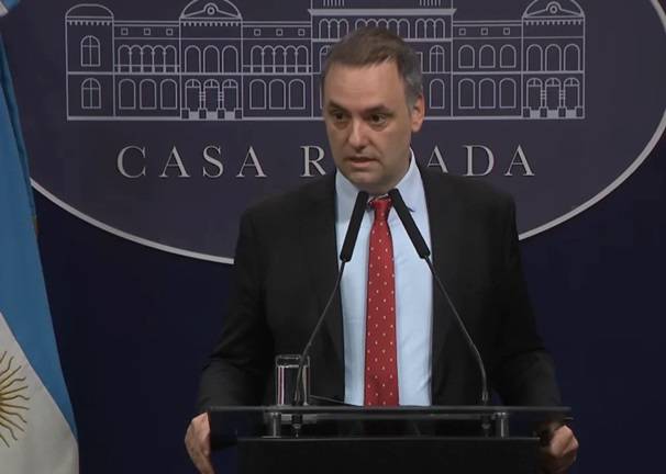 Adorni negó que la reforma laboral modifique la Ley de Empleo Público y fijó postura sobre el monotributo