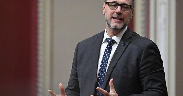 Quebec to extend religious symbols ban, outlaw university prayer rooms in new bill