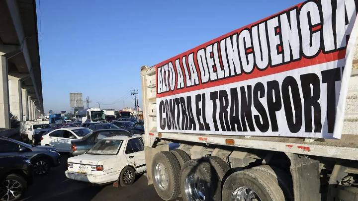 Segob acusa motivaciones políticas en bloqueos de transportistas y productores agrícolas