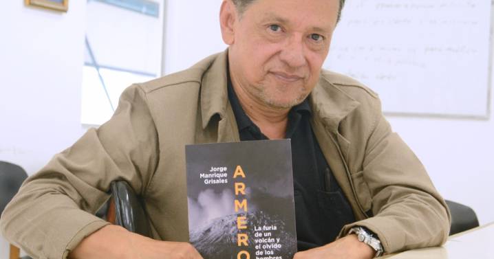 Nieve, toros y aguas termales en la exploración del volcán Nevado del Ruiz: manizaleño publica libro