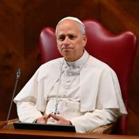 Spike Lee gifts pope Knicks jersey as pontiff meets film stars