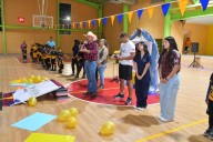 Alcalde Iván Ochoa visita escuela de fútbol Nava en la Unidad Deportiva