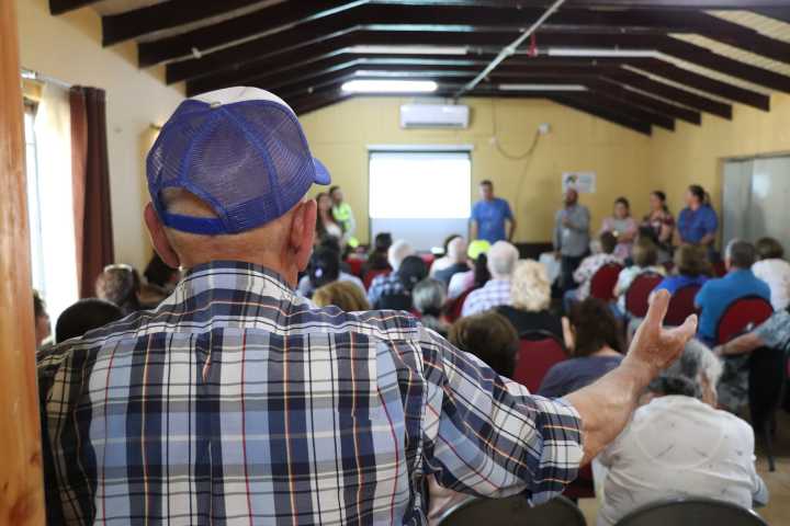 Socializan con vecinos el mejoramiento del Parque Sarita Gajardo de Chillán.