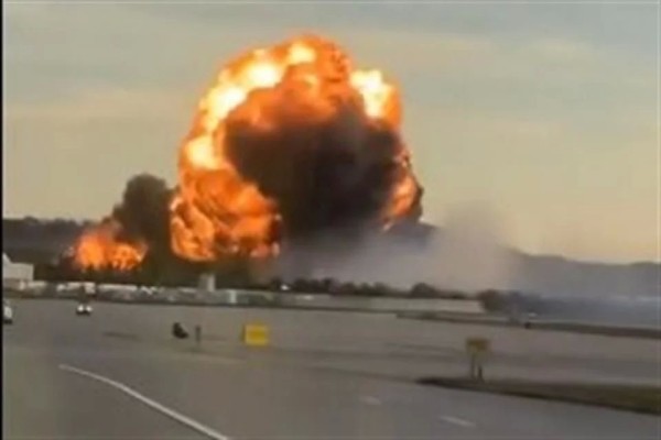 Video.- Se estrella avión al despegar en aeropuerto de Kentucky