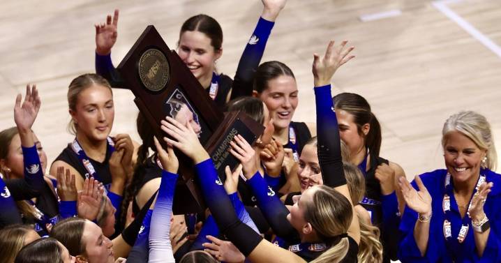 Columbia rallies in Class 2A final for first girls volleyball state championship