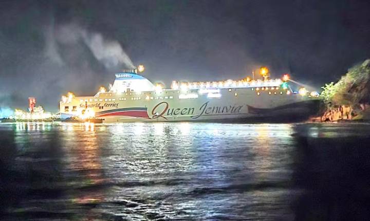 Ferry runs aground while helmsman "distracted by phone"